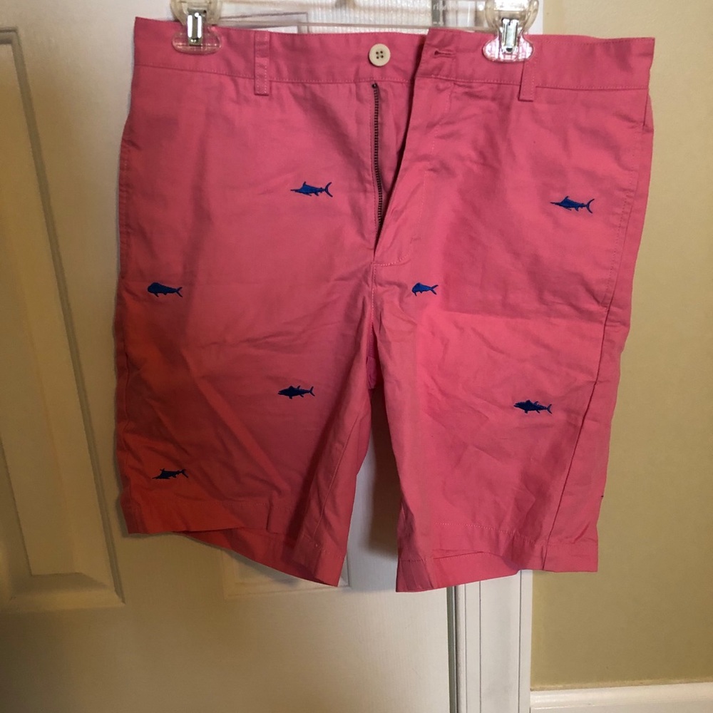 Like new Vineyard Vines club shorts size 32